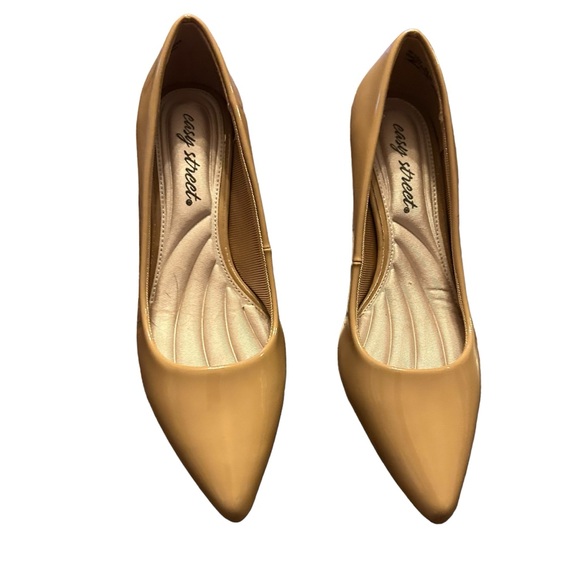 Easy Street Pointe Classic Nude Pumps Comfort Heels Kitten Heels NEW  Size 6.5 - Picture 2 of 11